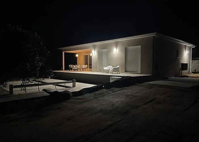 Neuve Piscine Privee Chauffee Villa