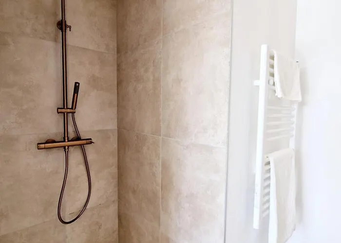 Neuve Piscine Privee Chauffee Бонифачо